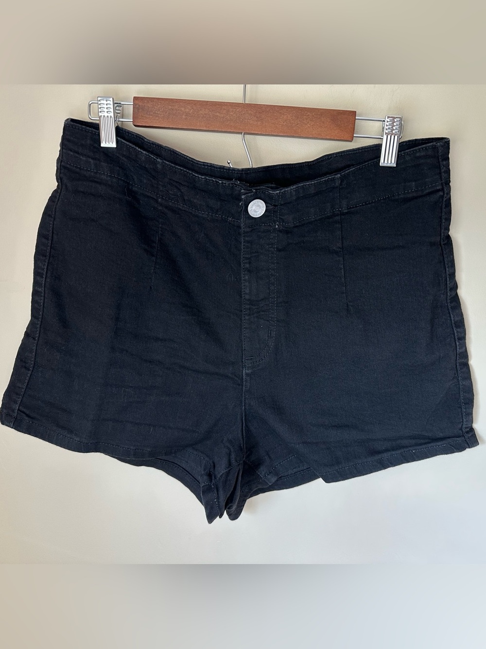 wild fable Women’s 14W Black High-Waist Women’s Shorts w/Stretch 3.5” Inseam